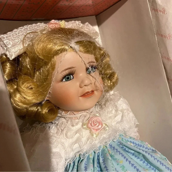 BRINN'S COLLECTIBLE PORCELAIN DOLL: Katie New Condition 1991 NM1551 - Picture 2 of 11